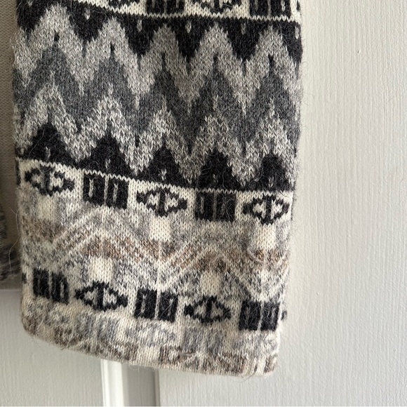 Vintage Alpaca Wool Handknit Open Knit Vest Peruvian Tribal Size Medium - Picture 3 of 8